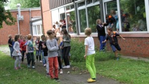 Dichter Qualm im Treppenhaus zwang die Schüler, so schnell wie möglich durch die Fenster zu klettern.